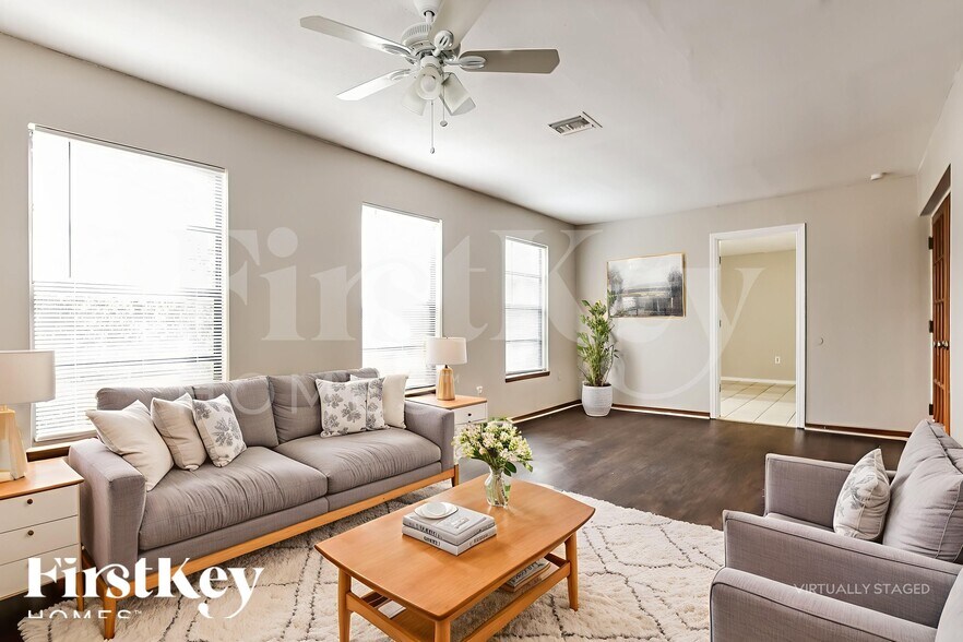 Building Photo - 111 Wildwood Dr