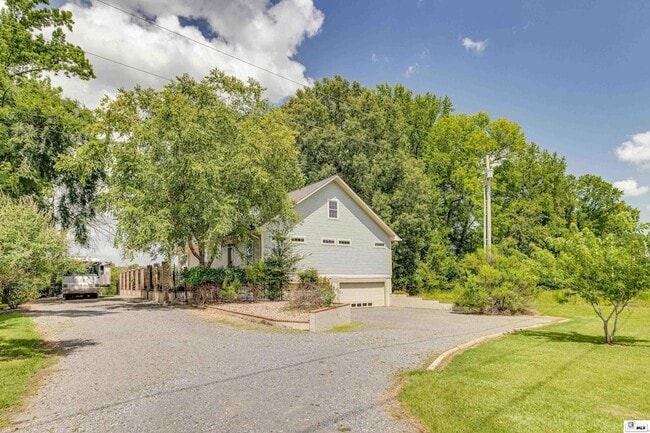 Building Photo - 237 River Oaks Dr