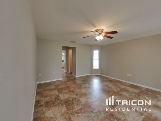 Building Photo - 23135 Langdon Ave