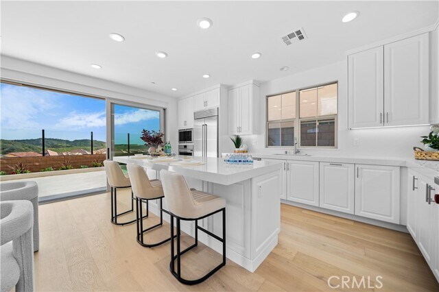 Building Photo - 206 Collino