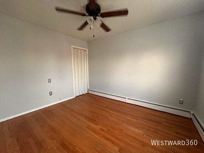 Building Photo - 1622 N 40th Ave