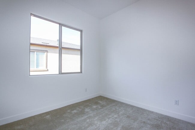 Building Photo - 3 bed 2 bath in Pronghorn Ranch