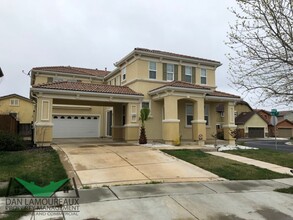 Building Photo - Two story in Springlake Community FOR RENT