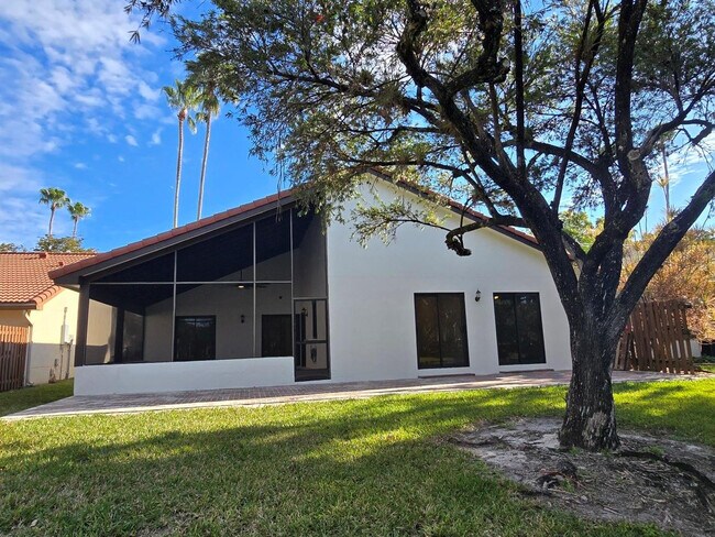 Building Photo - 2177 Montpeliar