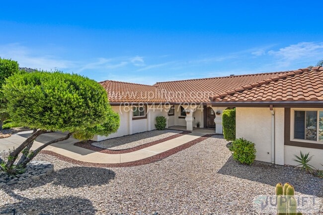 Building Photo - 3 Bedroom 2.5 Bathroom home in Ramona LARG...