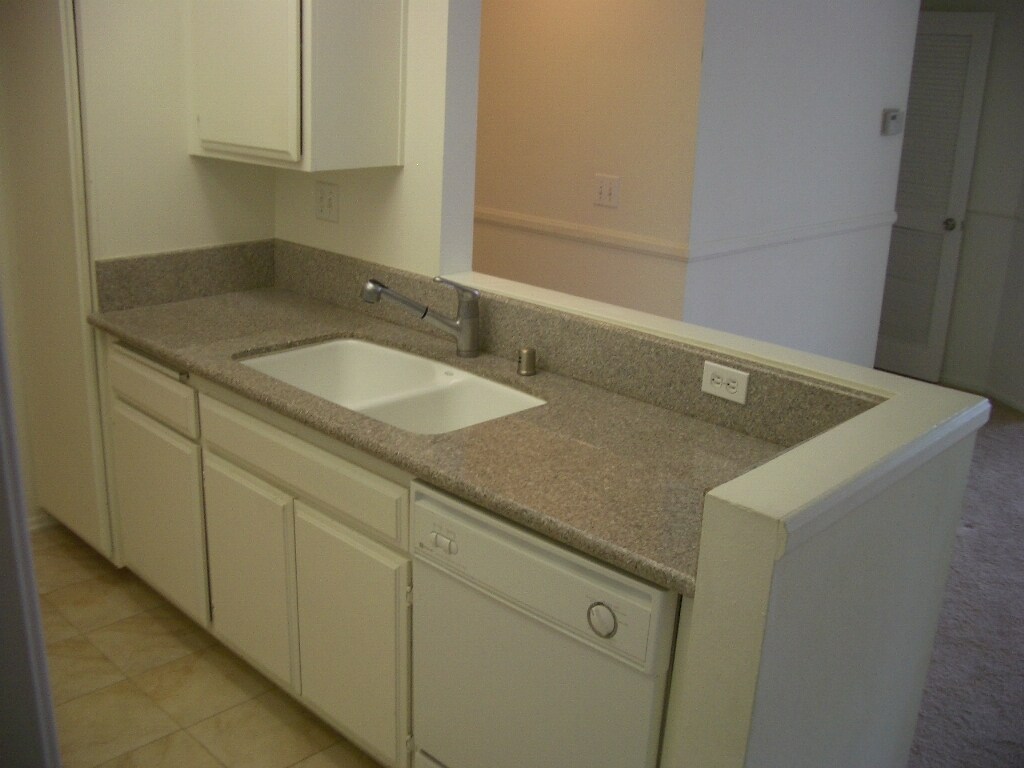 Building Photo - 7211 Cozycroft Ave
