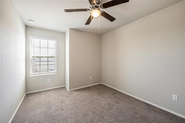 Building Photo - 108 Comet Dr