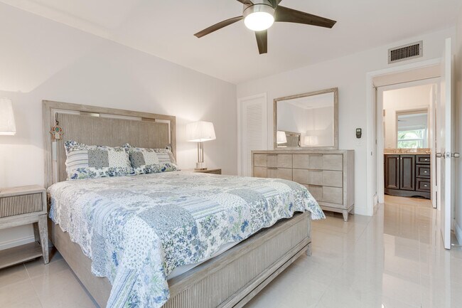 Building Photo - 509 Capri Dr