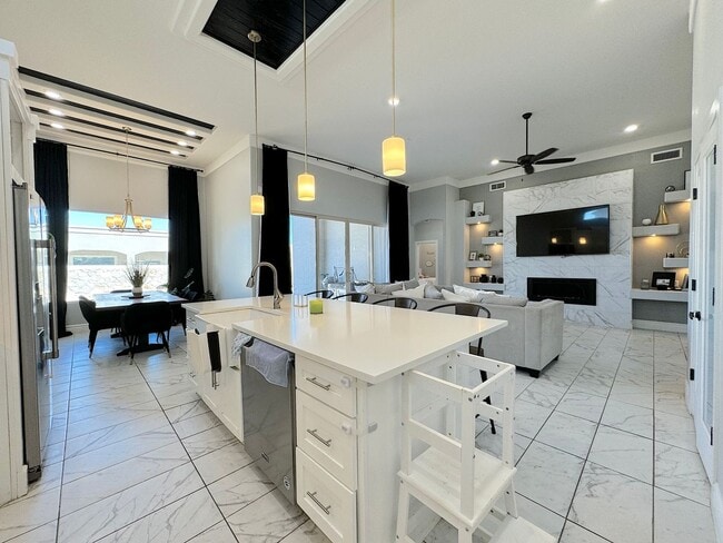 Building Photo - 14701 Tierra Mirage Ave