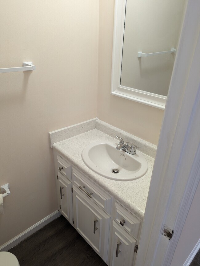 Vanity 1st floor - upgraded - 251 Knight Dr
