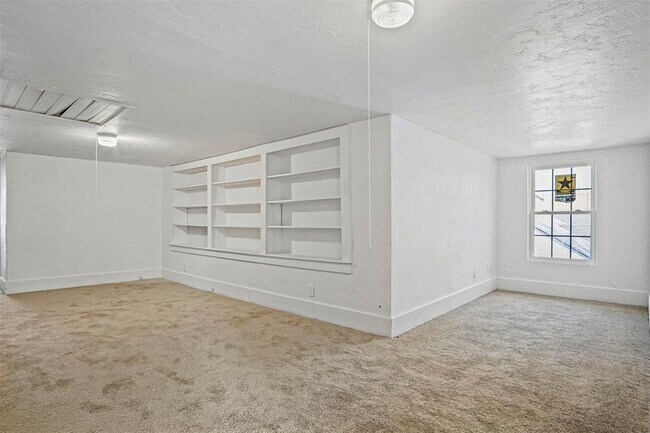 Building Photo - 609 SW 30th St