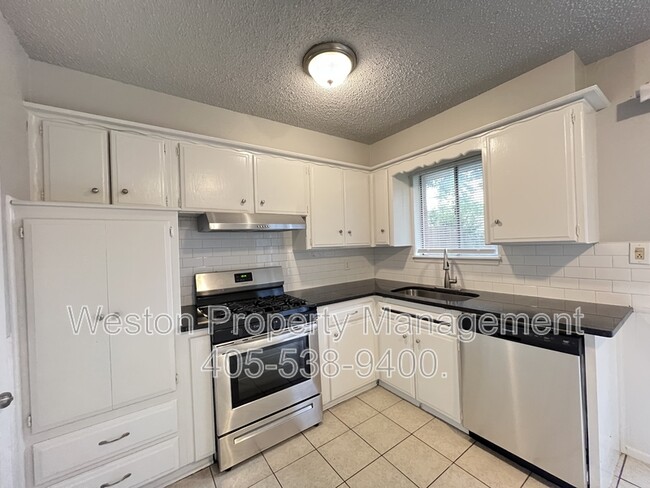 Building Photo - 2909 SW 65th Pl