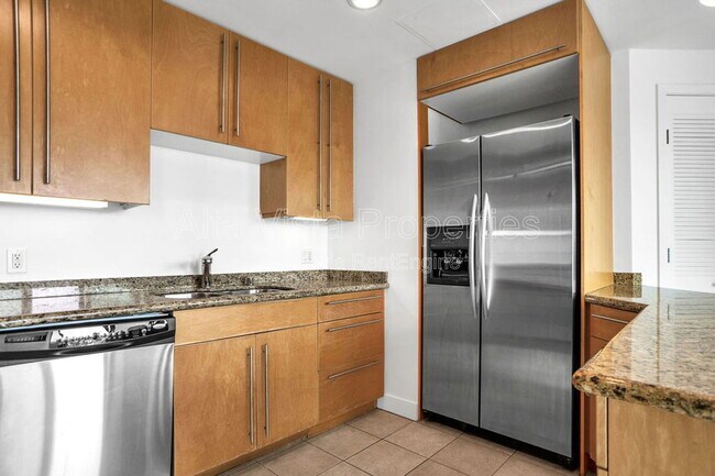 Building Photo - 801 Ash St