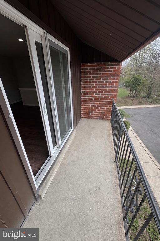 Building Photo - 9841 Northeast Ave