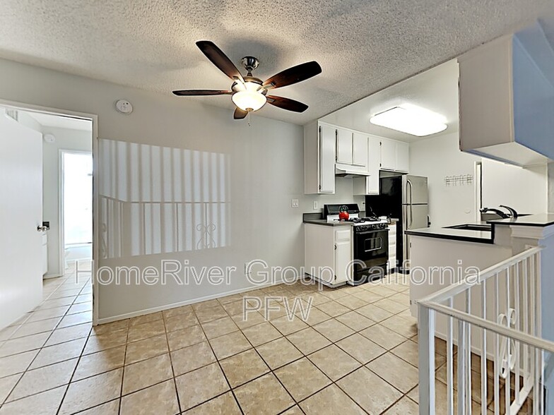 Building Photo - 5500 Lindley Ave