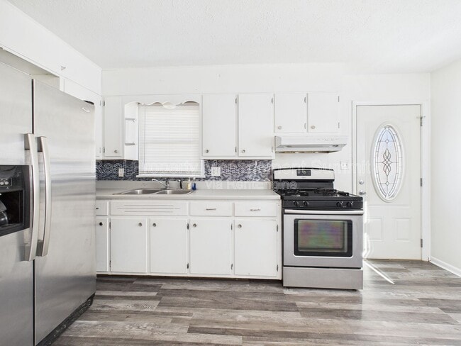 Building Photo - 318 Amherst Rd