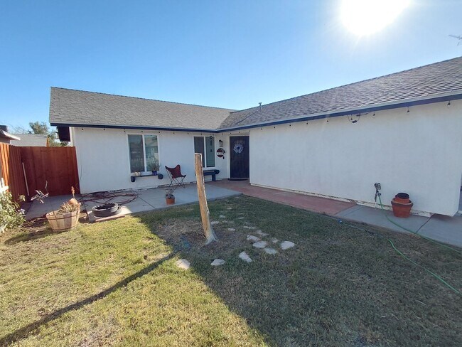 Building Photo - Modern Comfort Meets Family-Friendly Living in a Great Neighborhood