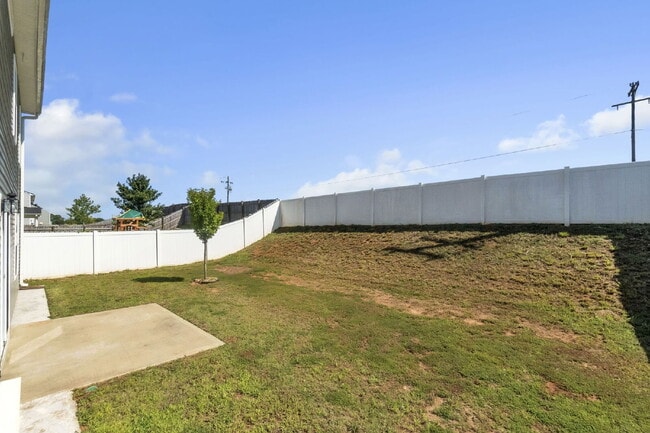 Building Photo - Modern 4-Bedroom Home in Butler Knoll in I...