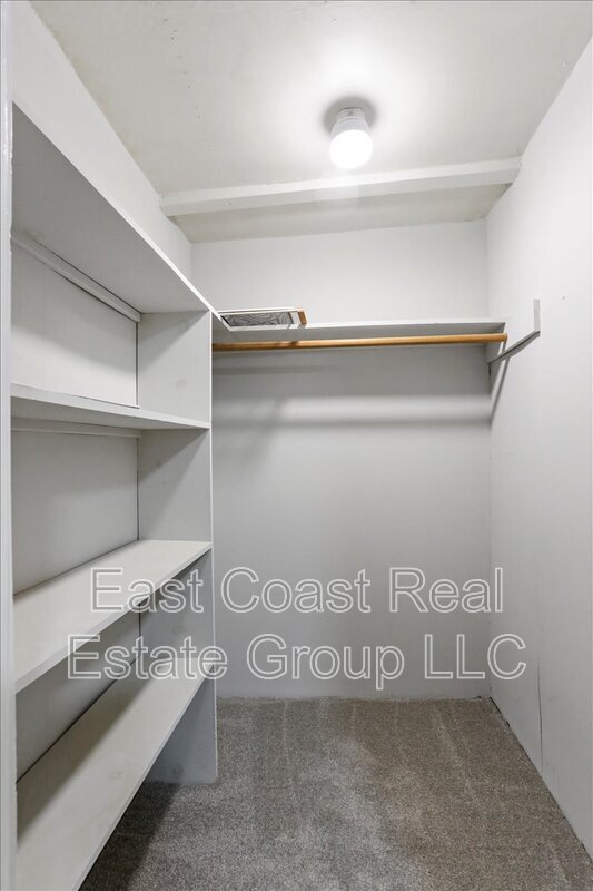 Building Photo - 805 S Potomac St