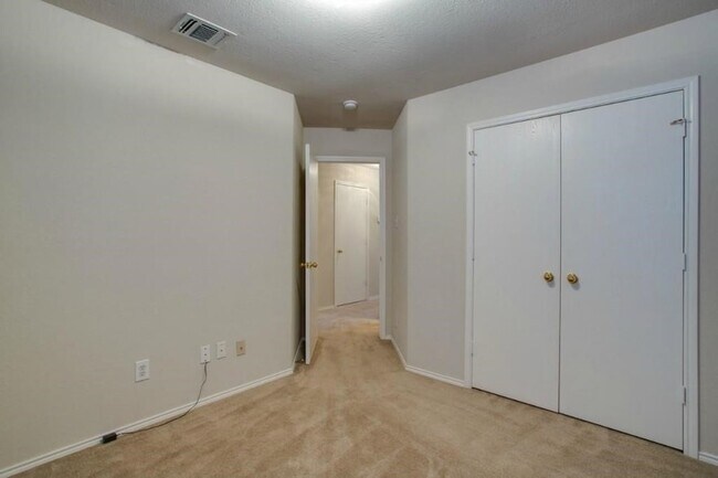 Building Photo - 10708 Braemoor Dr