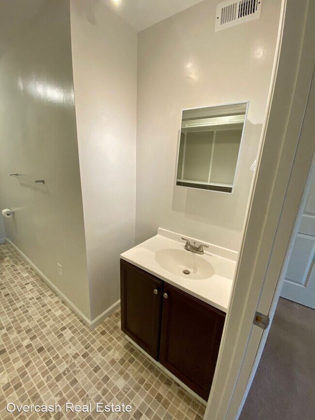 Building Photo - 2 br, 2 bath House - 123 Carriage House Drive