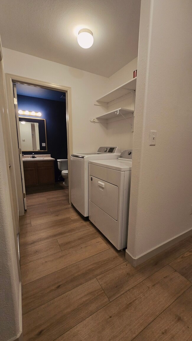 Building Photo - 2465 Theresea Ln