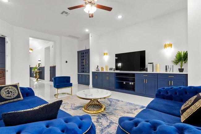 Building Photo - 3808 Sandhill Crane Dr