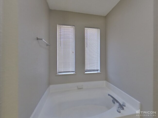 Building Photo - 934 Robinwood Dr