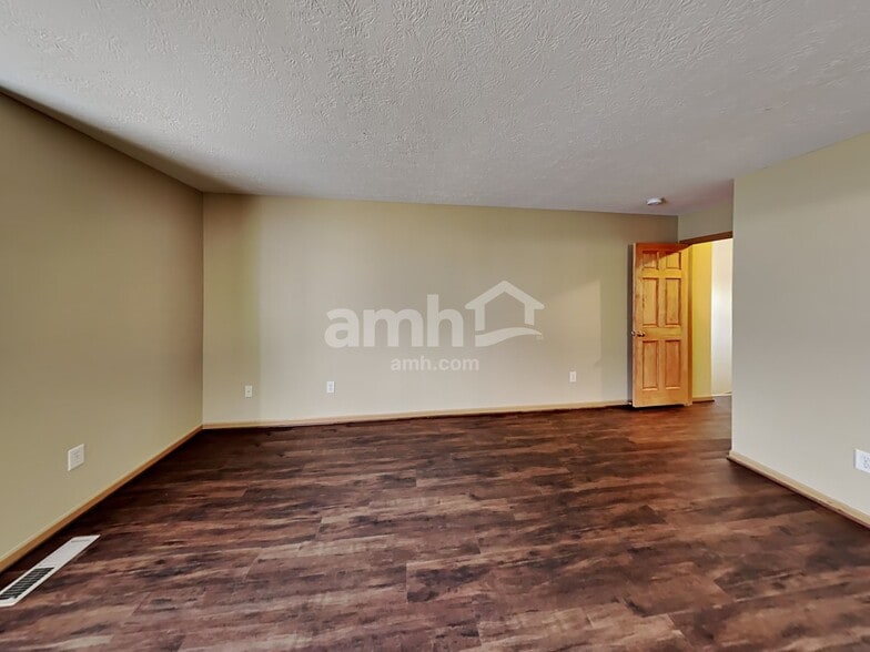 Building Photo - 6909 Spring Bloom Dr