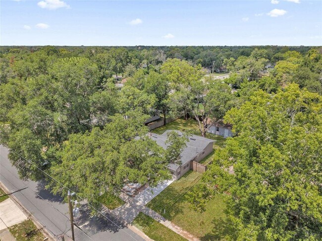 Building Photo - 518 Lavon Dr