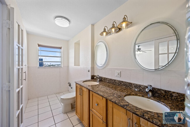 Building Photo - 137 Golden Isles Dr