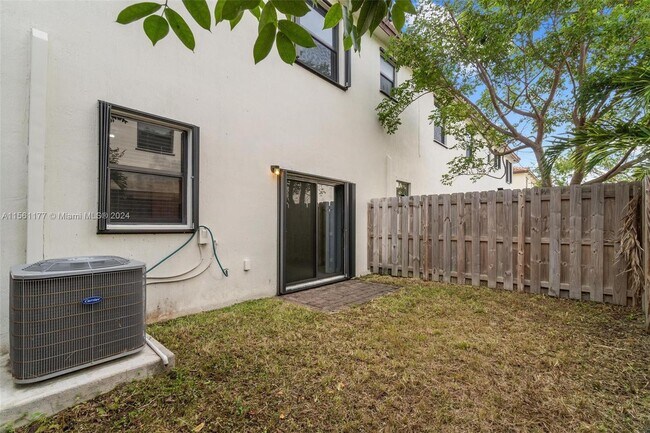 Building Photo - 177 SE 33rd Pl