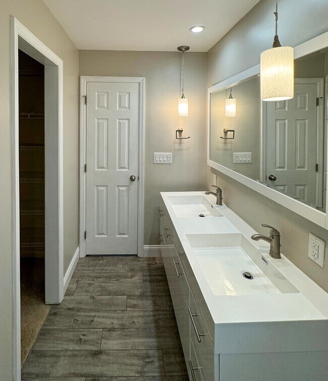 Building Photo - Lovely 3 Bed 2 Bath Home with Bonus Room