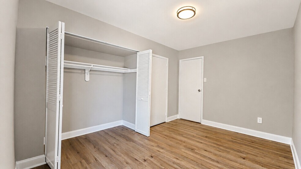 Building Photo - 11252 Chestnut Grove Sq