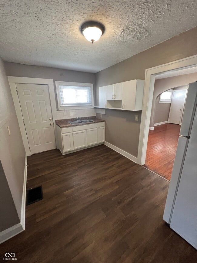 Building Photo - 5048 Shadow Pointe Dr