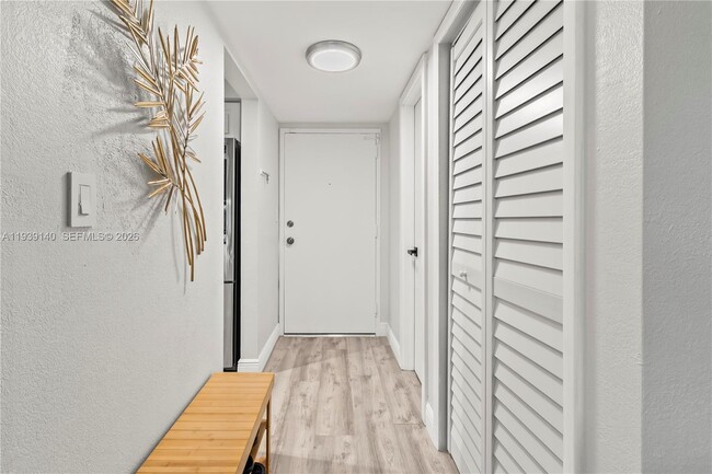 Building Photo - 9001 Jacaranda Ln