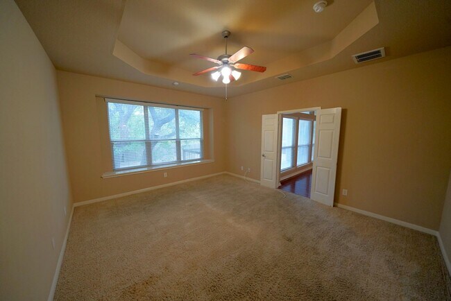 Building Photo - Beautiful Home Now Available in the Covete...
