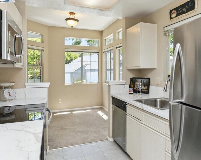Building Photo - 8170 Mountain View Dr
