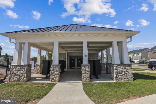 Building Photo - 64 Grant St