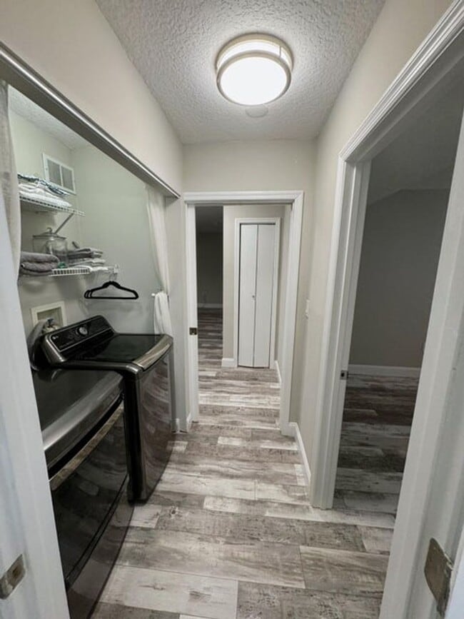 Building Photo - 300 Scotia Dr