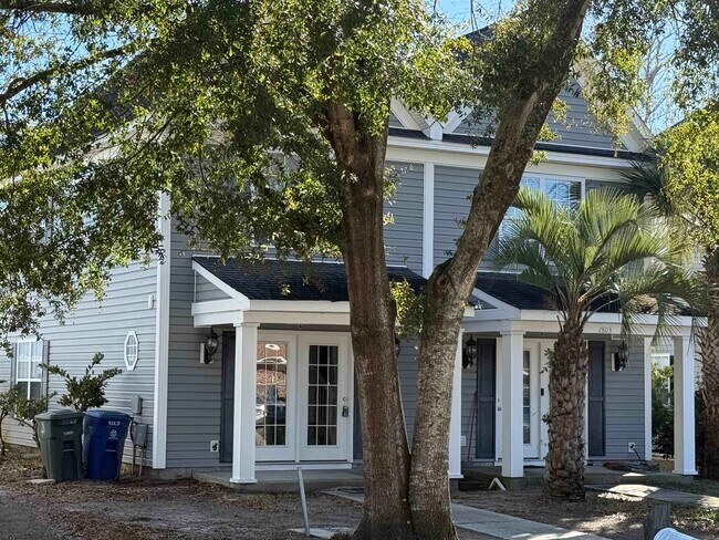 Building Photo - 2803 Hilton Dr