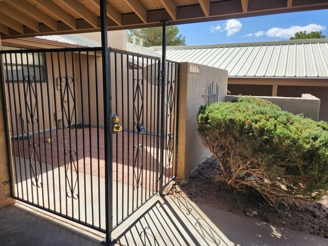 Building Photo - 3224 Hillrise Dr