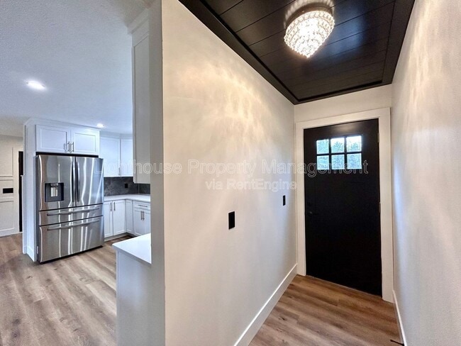 Building Photo - 1505 N Green Creek Rd