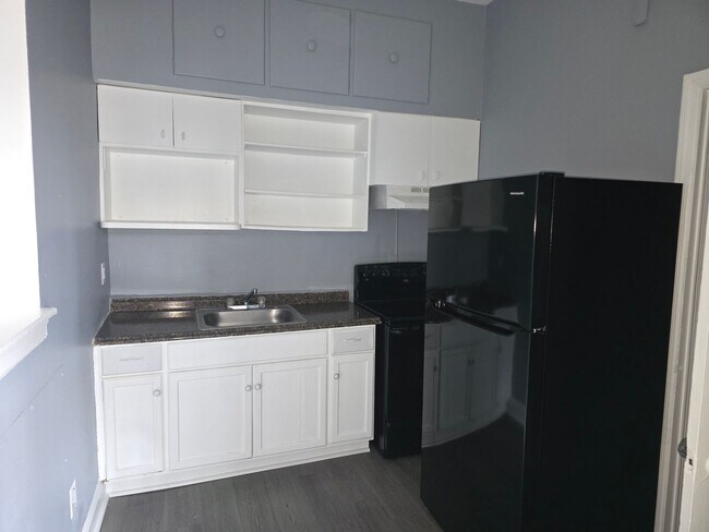 Building Photo - 809-811 W. Linden Street