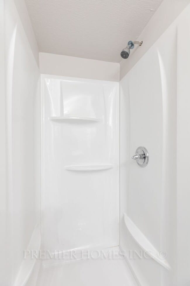 Building Photo - 3 Bed Home with Basement & Off-Street Parking – $1,395/mo