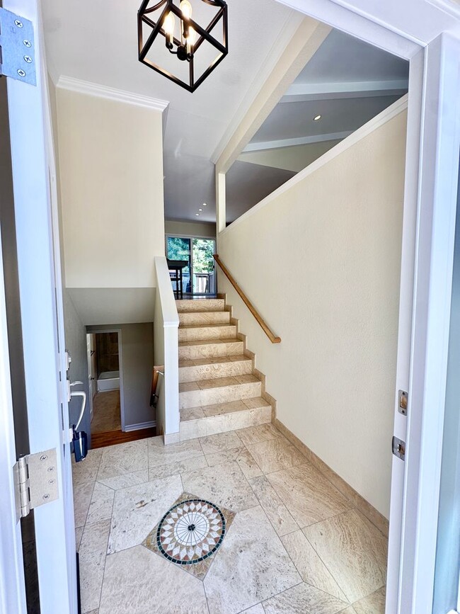 Building Photo - Beautiful San Rafael Home