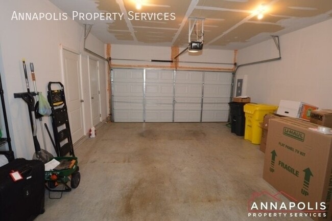 Building Photo - 318 Bright Light Ct