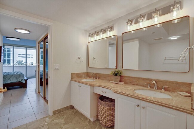 Building Photo - 9559 Collins Ave