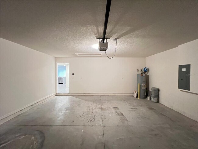 Building Photo - 586 W Twisted Oaks Dr