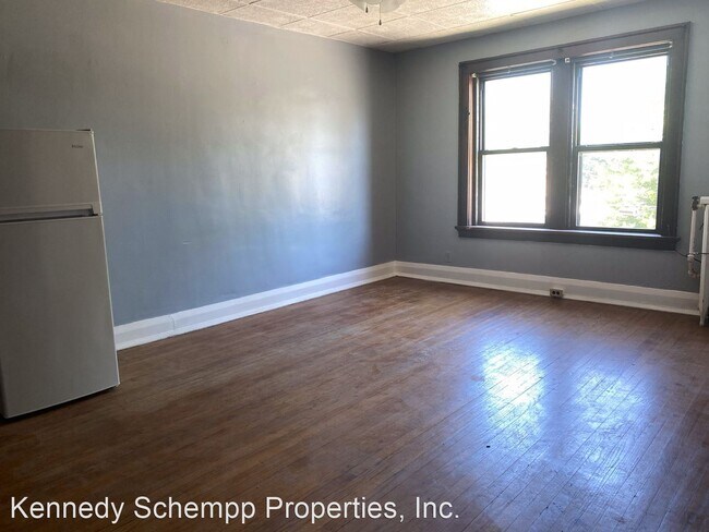 Building Photo - 820 E Converse St